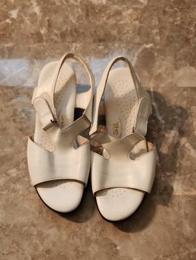 SAS Cream Leather Slingback Sandals